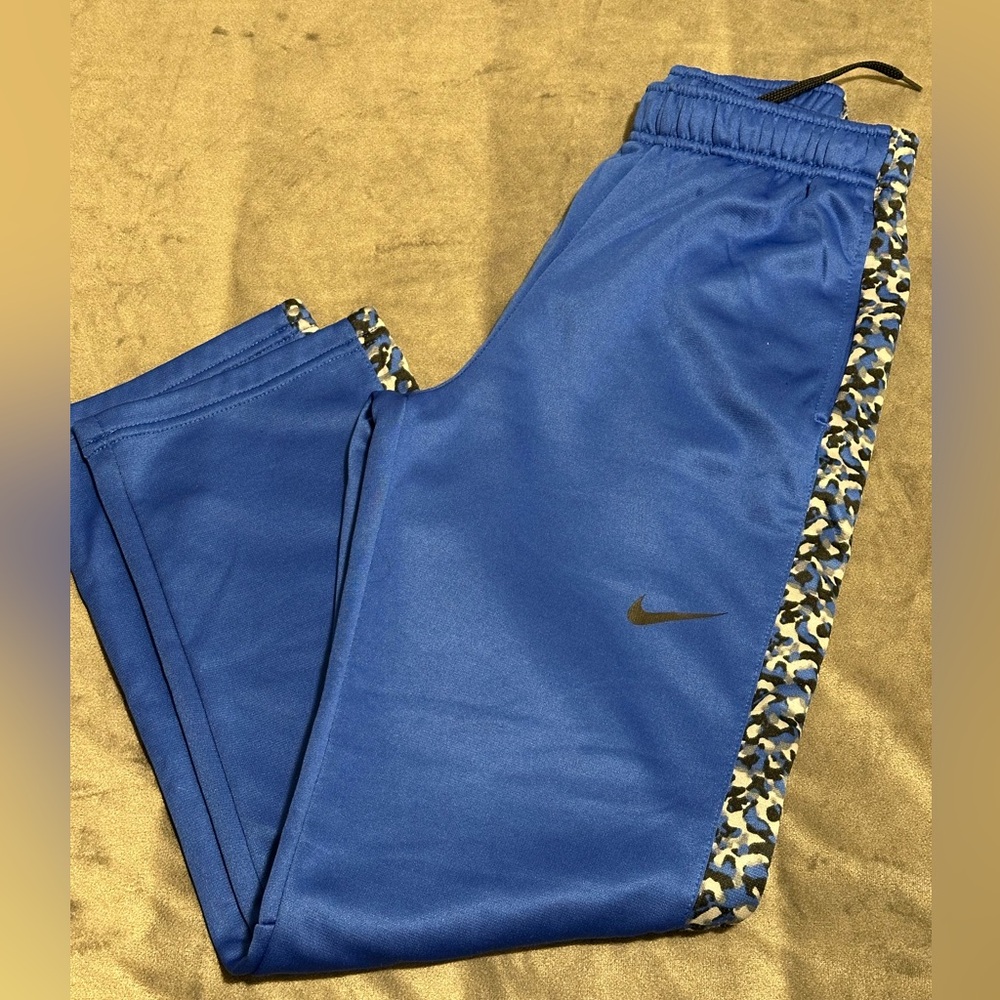 Nike Youth Sweatpants 
Size Youth Large